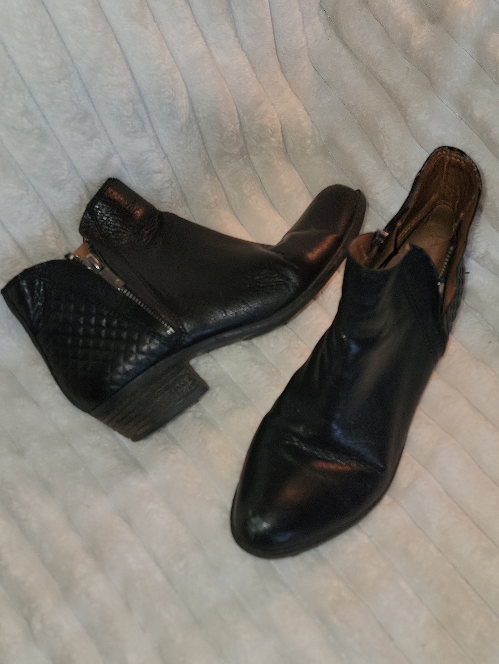 Lucky Brand Black Quilted-Back Leather Ankle Booties